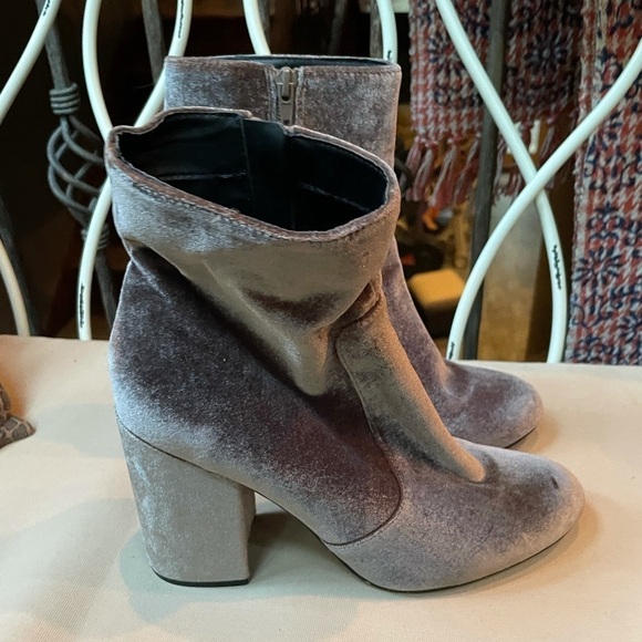 Steve Madden Velvet Gaze Bootie Taupe Size 10 - Picture 8 of 9